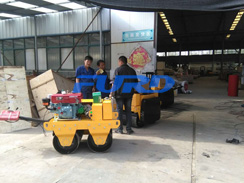 福瑞得機(jī)械手扶雙輪壓路機(jī)，二次結(jié)構(gòu)澆筑泵及時(shí)包貨